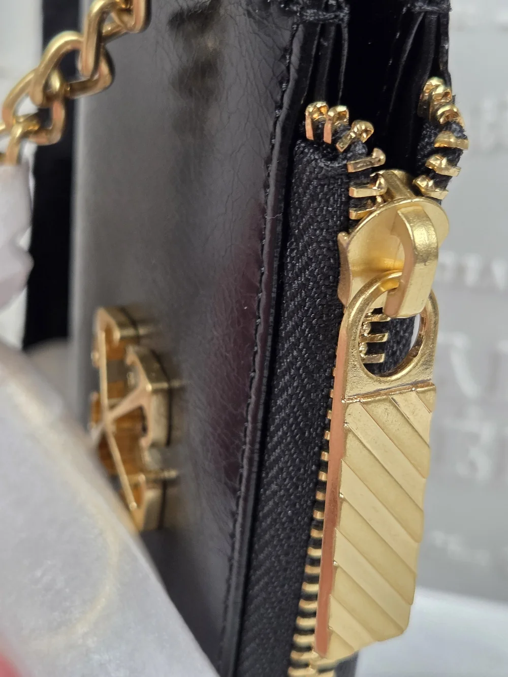 Authentic Off-White Black Leather Zip Card Holder Wallet Gold Arrow Logo Card
